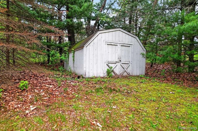 10467 Mcgregor Road, Pinckney, MI 48169