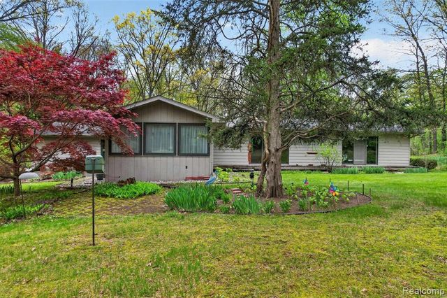 10467 Mcgregor Road, Pinckney, MI 48169