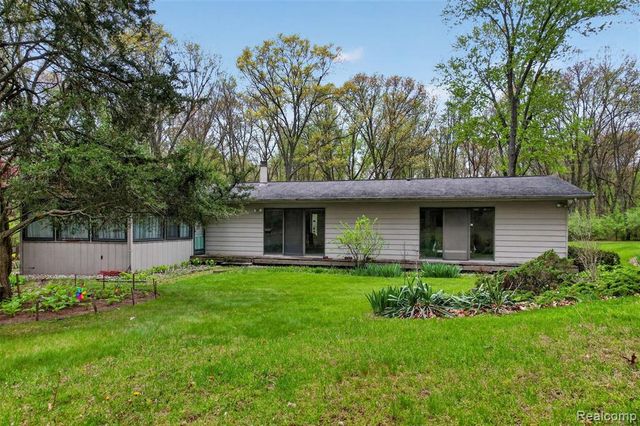 10467 Mcgregor Road, Pinckney, MI 48169
