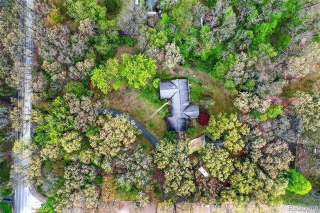 10467 Mcgregor Road, Pinckney, MI 48169