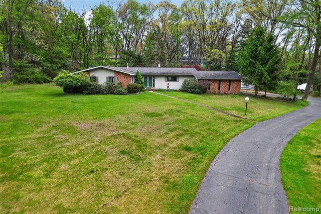 10467 Mcgregor Road, Pinckney, MI 48169