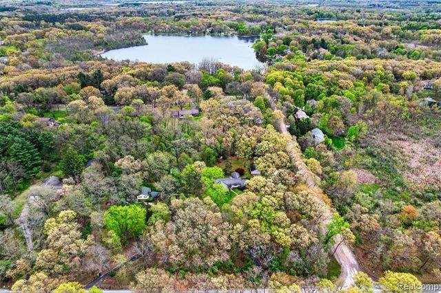 10467 Mcgregor Road, Pinckney, MI 48169