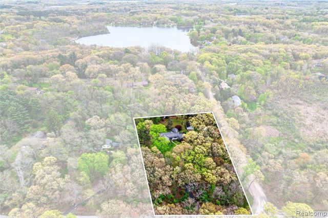 10467 Mcgregor Road, Pinckney, MI 48169