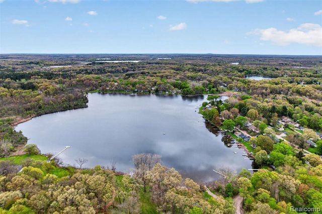 10467 Mcgregor Road, Pinckney, MI 48169