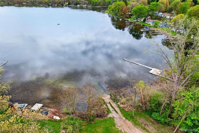 10467 Mcgregor Road, Pinckney, MI 48169