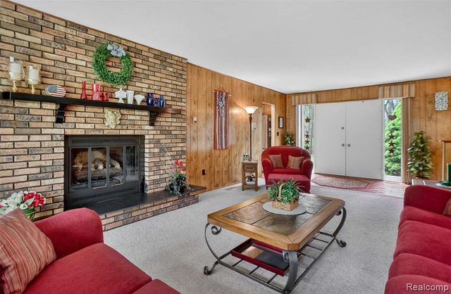 10467 Mcgregor Road, Pinckney, MI 48169