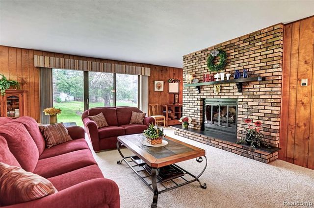10467 Mcgregor Road, Pinckney, MI 48169