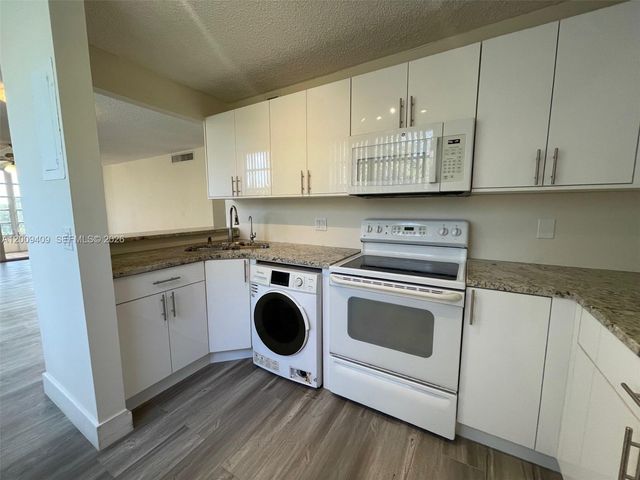 9471 Evergreen Place 401, Davie, FL 33324