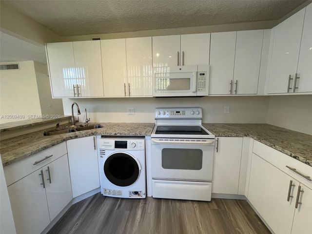 9471 Evergreen Place 401, Davie, FL 33324