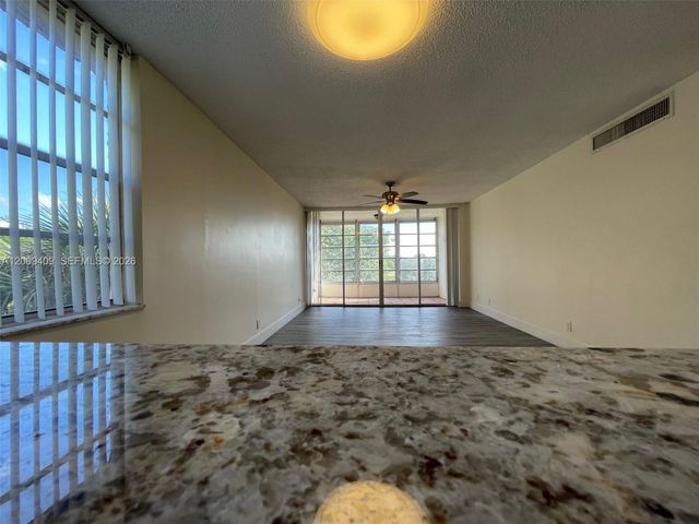 9471 Evergreen Place 401, Davie, FL 33324