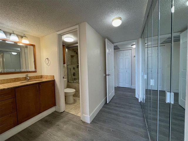 9471 Evergreen Place 401, Davie, FL 33324