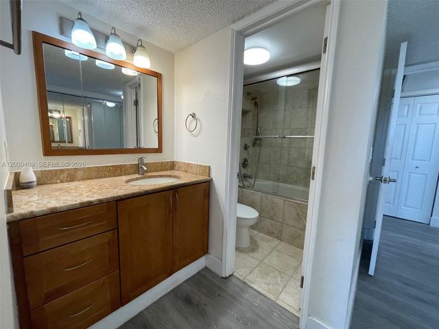 9471 Evergreen Place 401, Davie, FL 33324