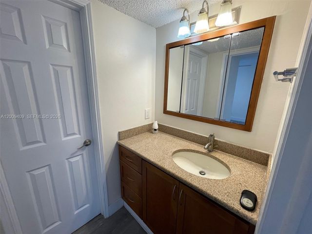9471 Evergreen Place 401, Davie, FL 33324