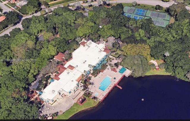 9471 Evergreen Place 401, Davie, FL 33324