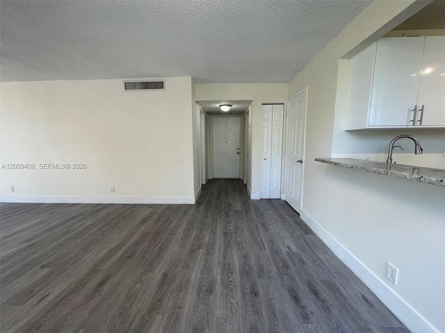 9471 Evergreen Place 401, Davie, FL 33324