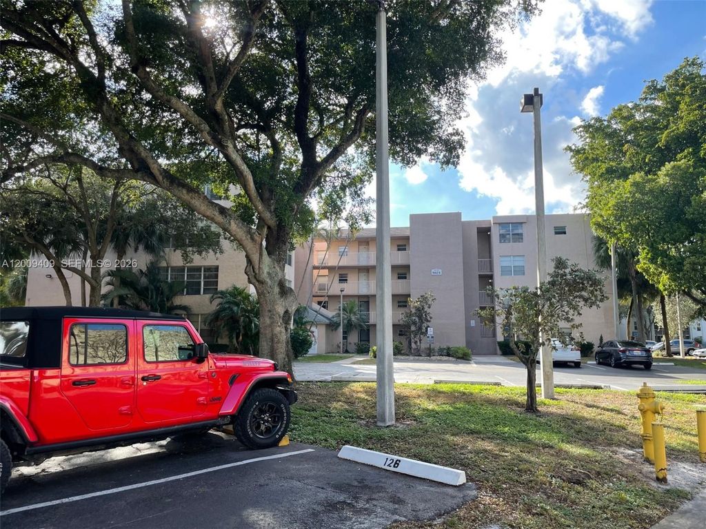 9471 Evergreen Place 401, Davie, FL 33324
