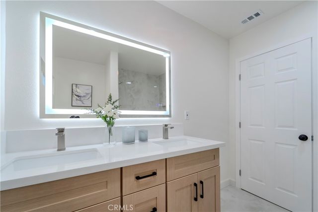 7001 Ethel Avenue, North Hollywood, CA 91605