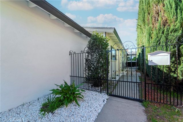 7001 Ethel Avenue, North Hollywood, CA 91605