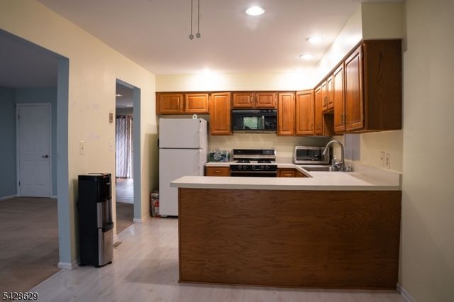 5 Elm Ter, Raritan Twp., NJ 08822