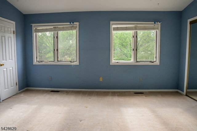 5 Elm Ter, Raritan Twp., NJ 08822