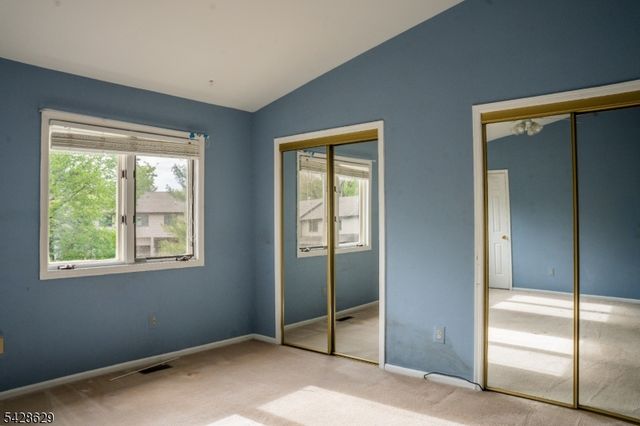 5 Elm Ter, Raritan Twp., NJ 08822