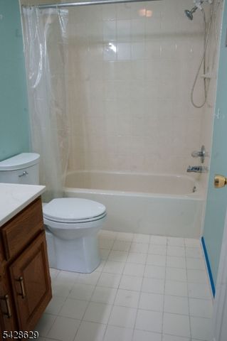 5 Elm Ter, Raritan Twp., NJ 08822