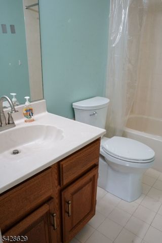 5 Elm Ter, Raritan Twp., NJ 08822