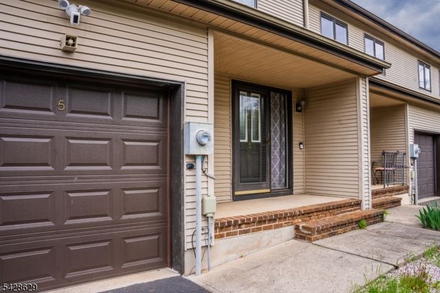 5 Elm Ter, Raritan Twp., NJ 08822