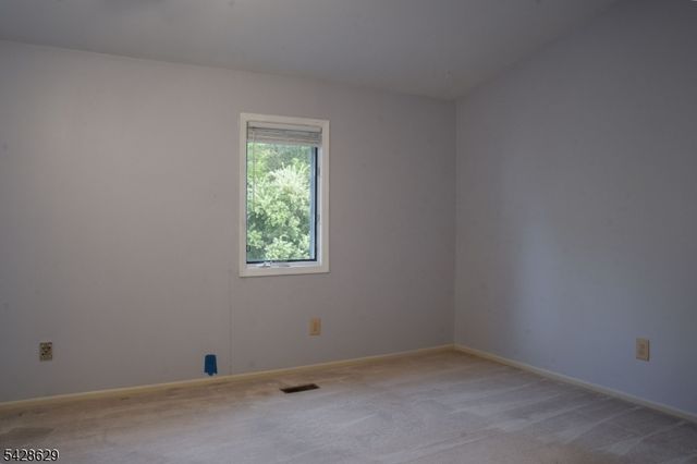 5 Elm Ter, Raritan Twp., NJ 08822
