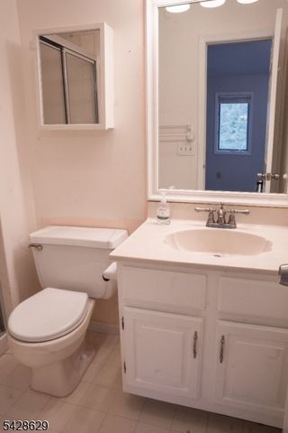 5 Elm Ter, Raritan Twp., NJ 08822