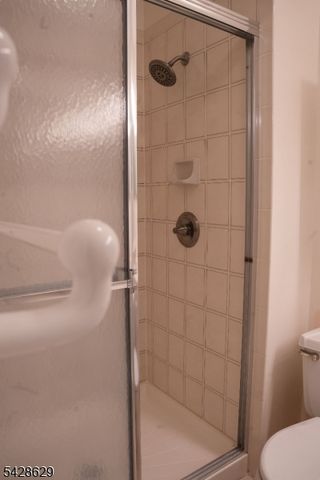 5 Elm Ter, Raritan Twp., NJ 08822