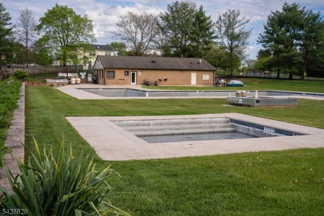 5 Elm Ter, Raritan Twp., NJ 08822