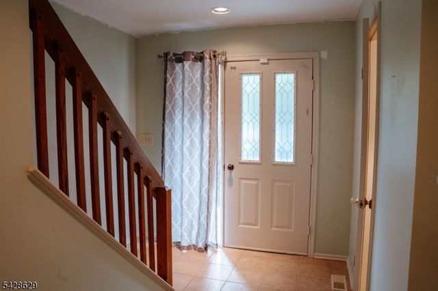 5 Elm Ter, Raritan Twp., NJ 08822