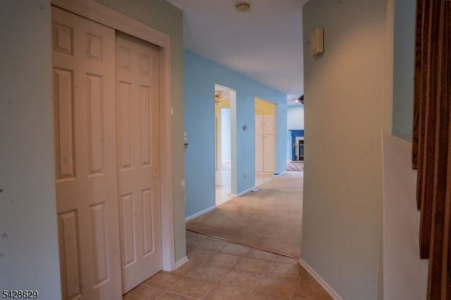 5 Elm Ter, Raritan Twp., NJ 08822