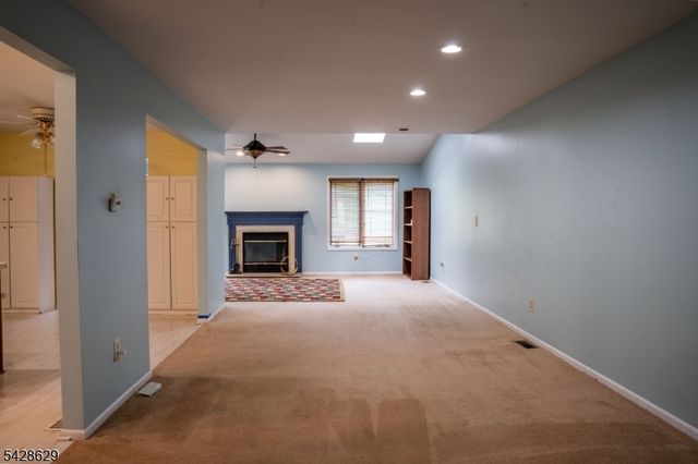 5 Elm Ter, Raritan Twp., NJ 08822
