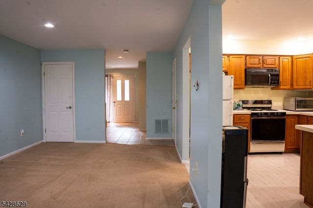 5 Elm Ter, Raritan Twp., NJ 08822