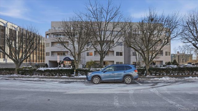 100 Cuttermill Road 4M, Great Neck, NY 11021