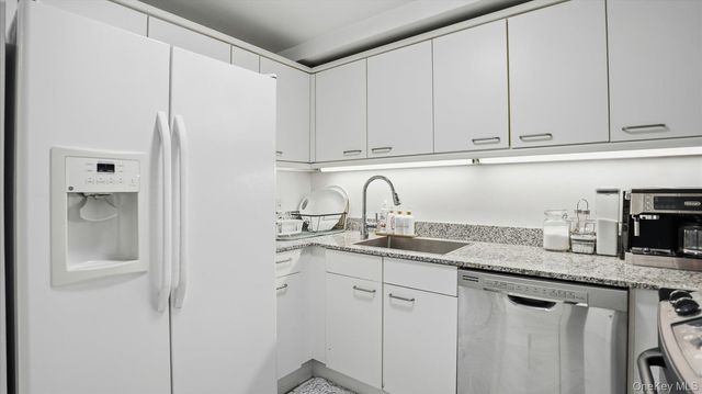 100 Cuttermill Road 4M, Great Neck, NY 11021