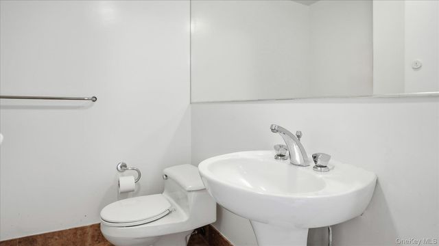 100 Cuttermill Road 4M, Great Neck, NY 11021