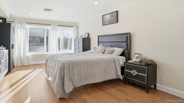 100 Cuttermill Road 4M, Great Neck, NY 11021