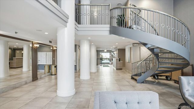 100 Cuttermill Road 4M, Great Neck, NY 11021