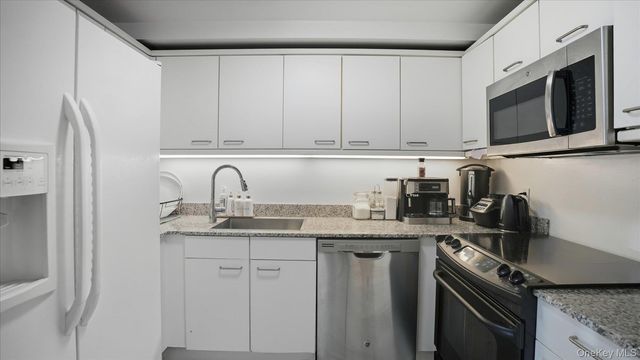 100 Cuttermill Road 4M, Great Neck, NY 11021