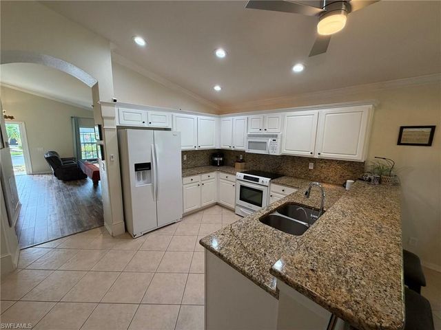 8860 Fawn Ridge DR, Fort Myers, FL 33912