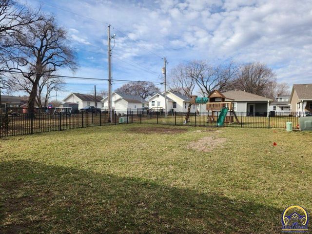 627 Oak ST, Emporia, KS 66801