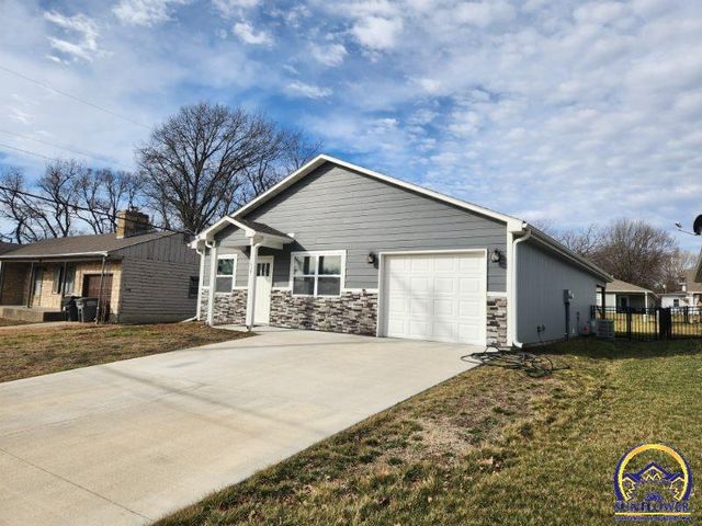 627 Oak ST, Emporia, KS 66801