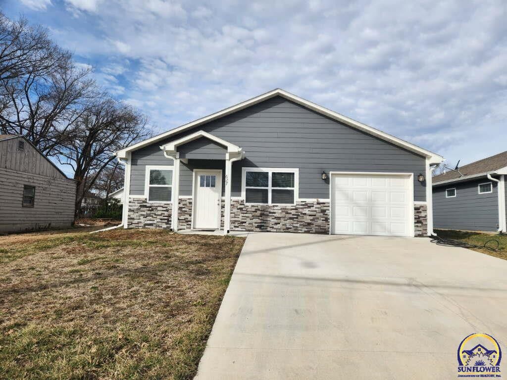 627 Oak ST, Emporia, KS 66801