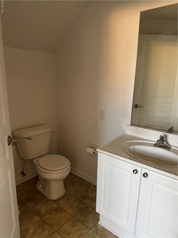 2037 Smallbrooke CT, Virginia Beach, VA 23454