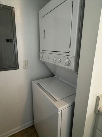 2037 Smallbrooke CT, Virginia Beach, VA 23454