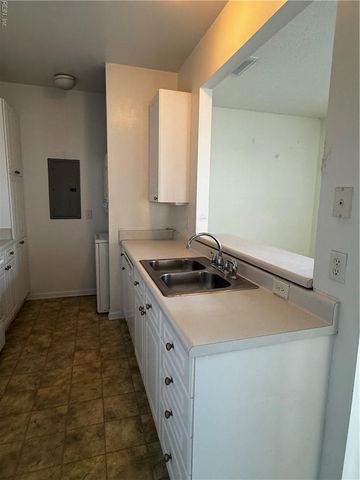 2037 Smallbrooke CT, Virginia Beach, VA 23454