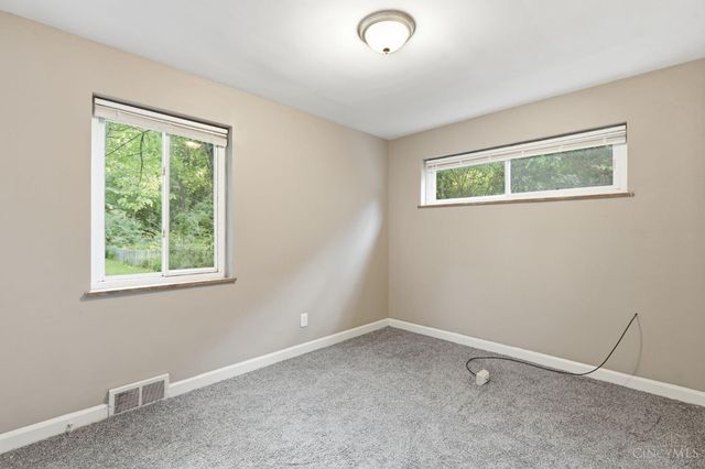 1694 Ashbrook Drive, Cincinnati, OH 45238